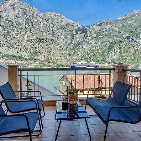 J&M Apartment Kotor Buitenkant foto