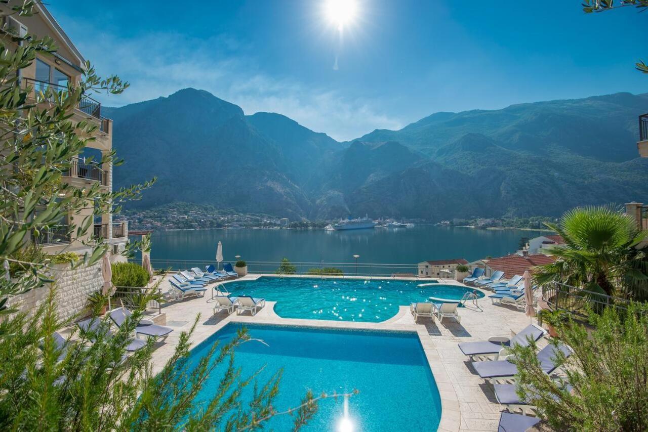 J&M Apartment Kotor Buitenkant foto