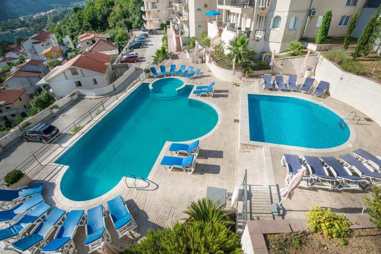 J&M Apartment Kotor Buitenkant foto