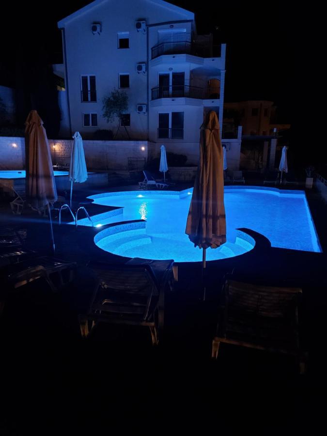 J&M Apartment Kotor Buitenkant foto