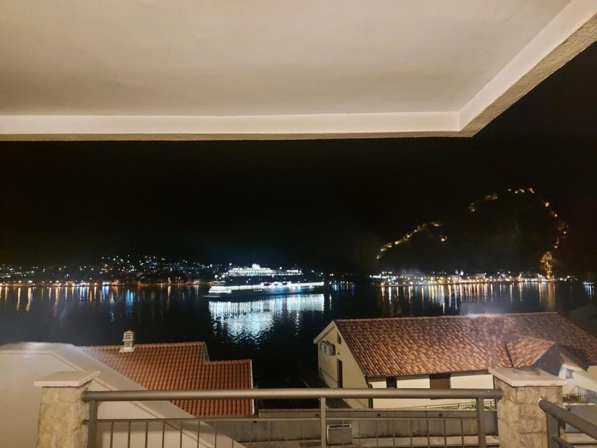 J&M Apartment Kotor Buitenkant foto