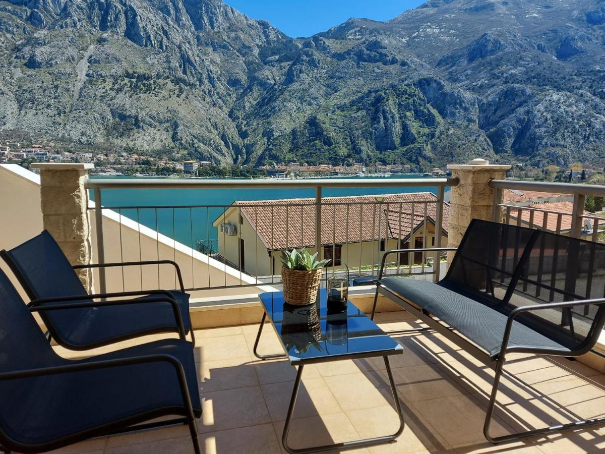 J&M Apartment Kotor Buitenkant foto