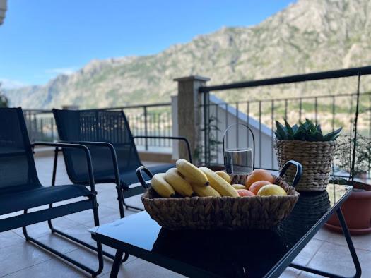 J&M Apartment Kotor Buitenkant foto