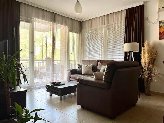 J&M Apartment Kotor Buitenkant foto
