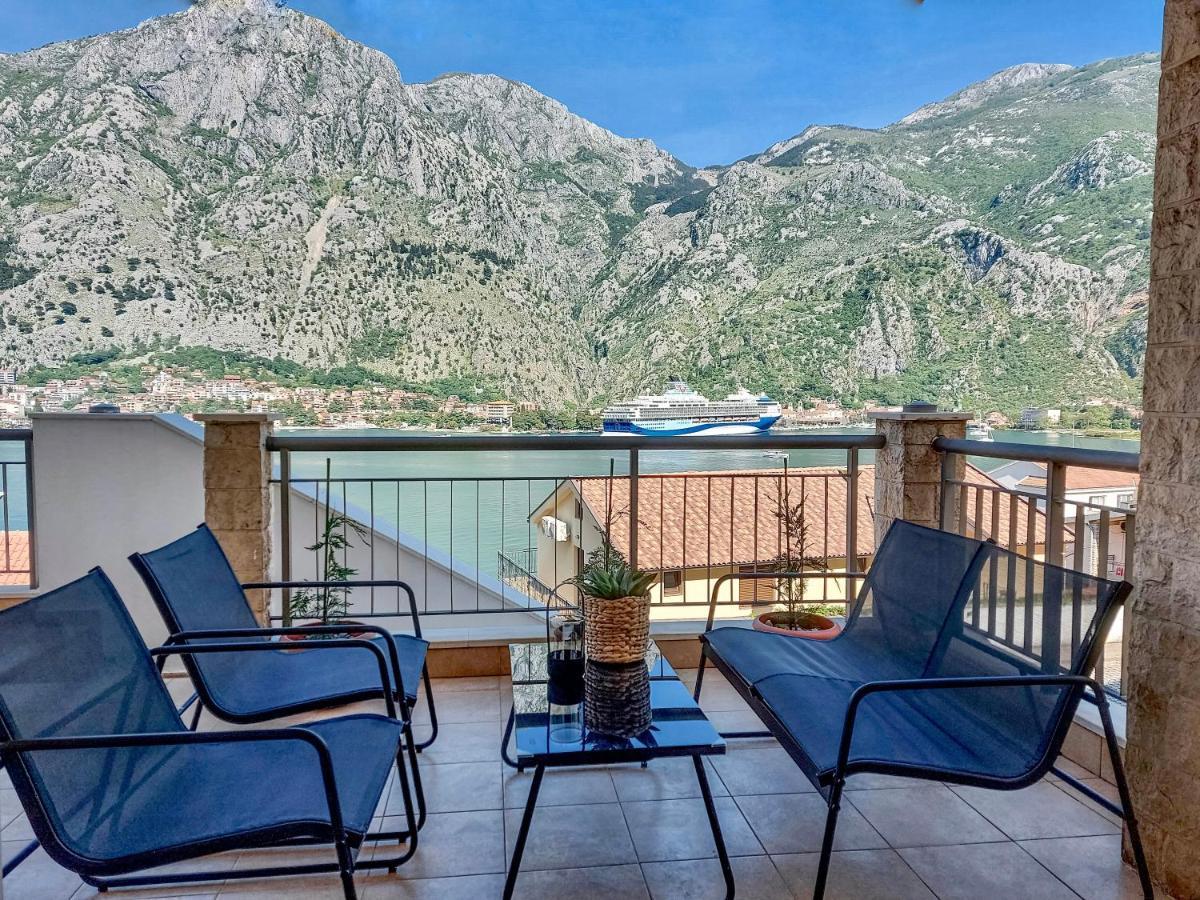 J&M Apartment Kotor Buitenkant foto