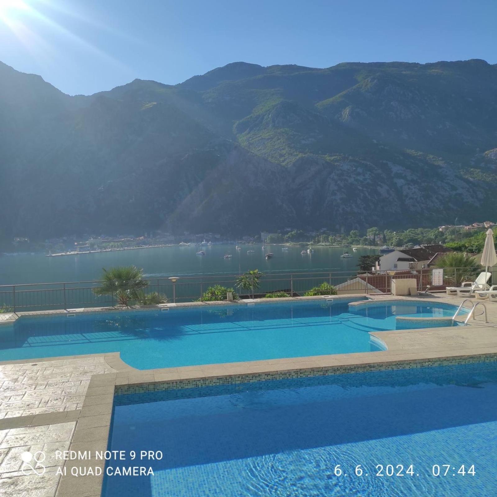 J&M Apartment Kotor Buitenkant foto