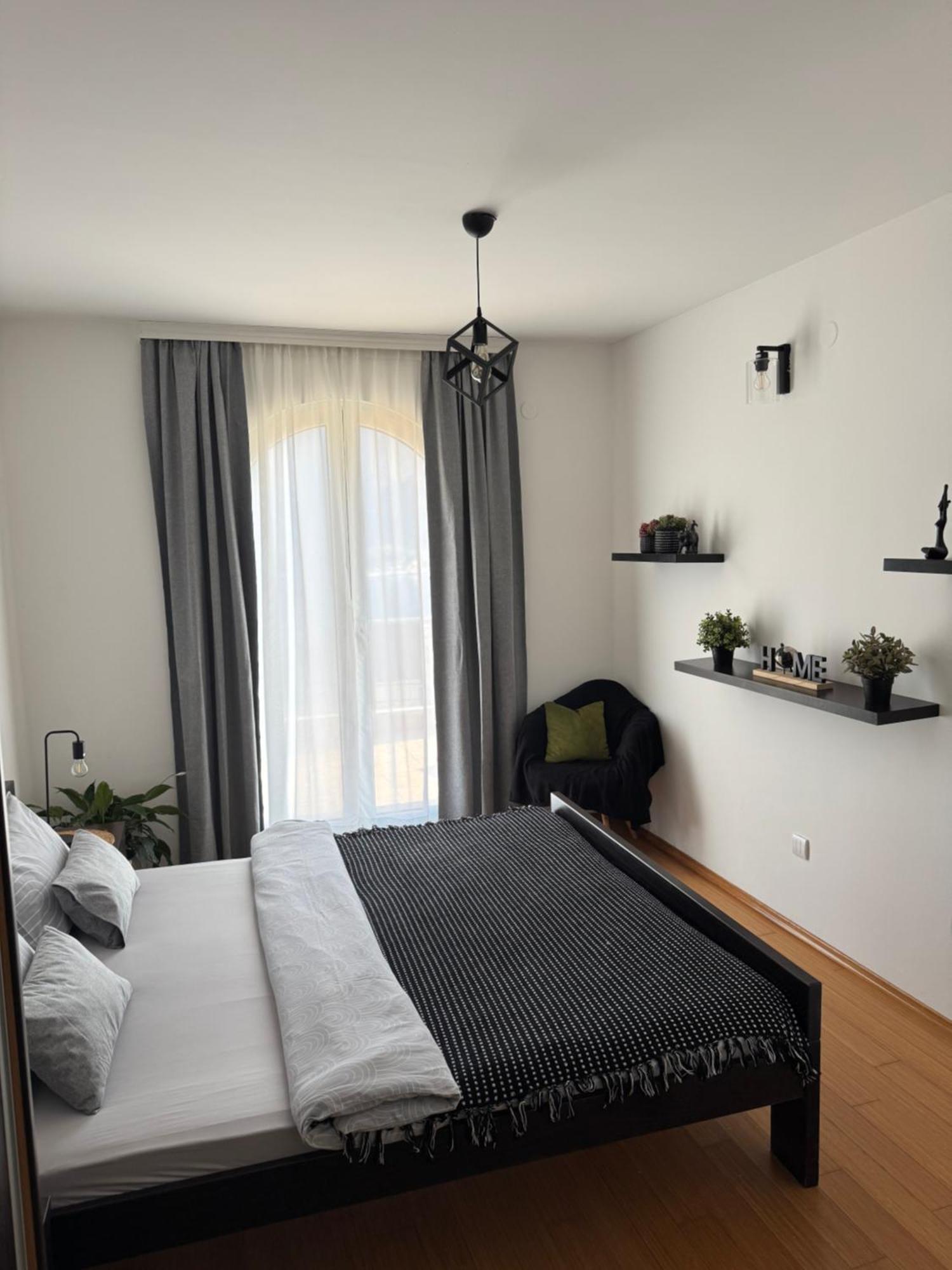 J&M Apartment Kotor Buitenkant foto