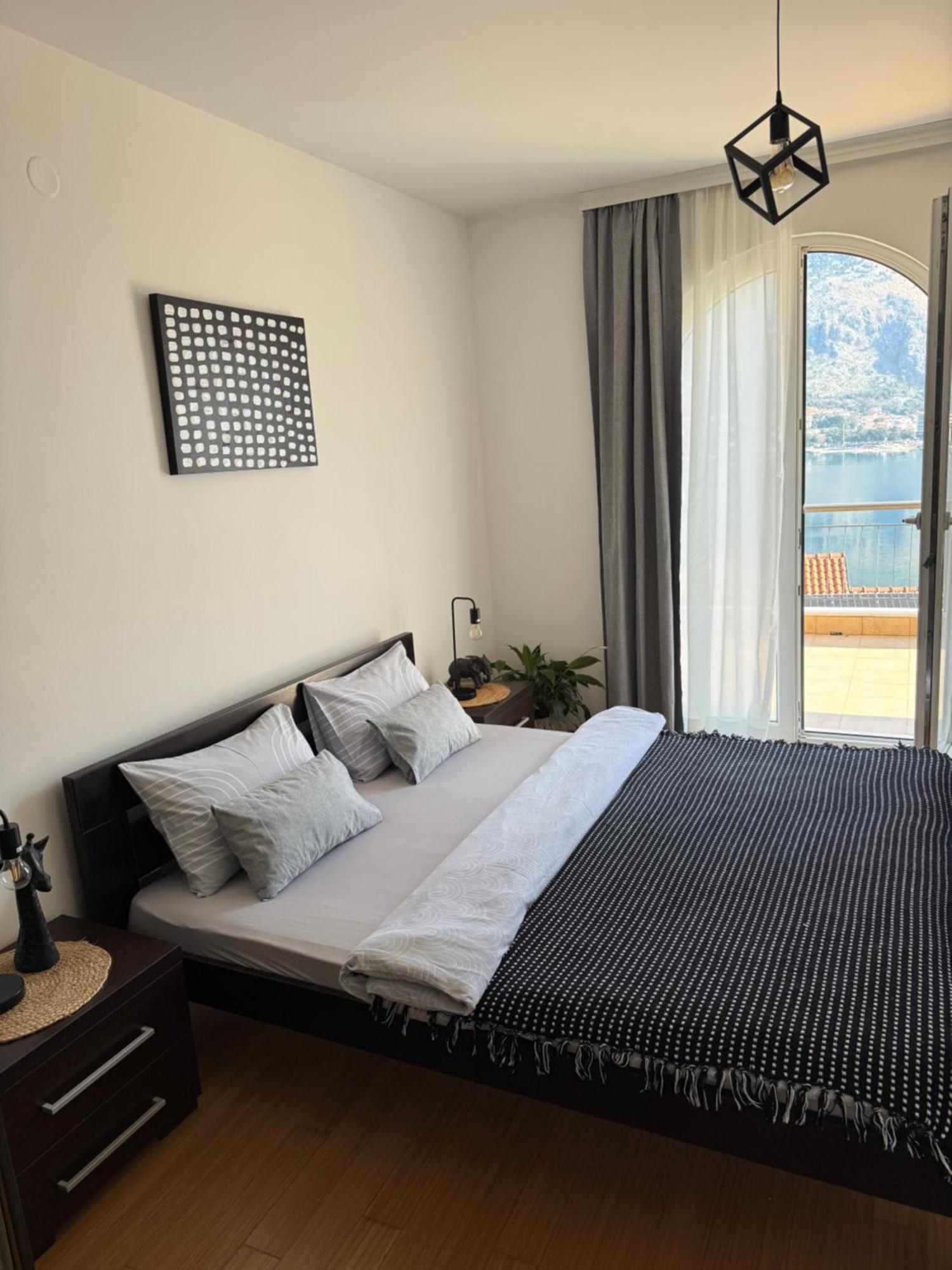 J&M Apartment Kotor Buitenkant foto
