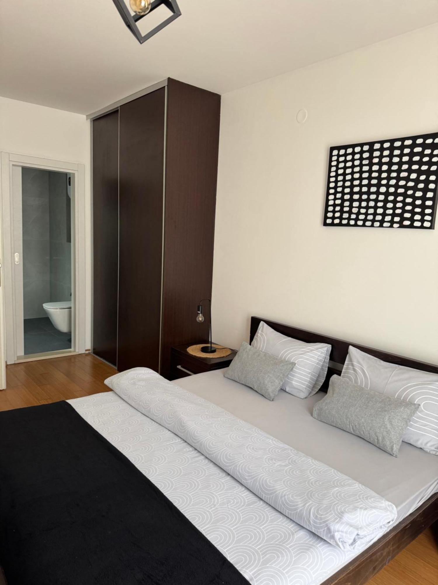 J&M Apartment Kotor Buitenkant foto