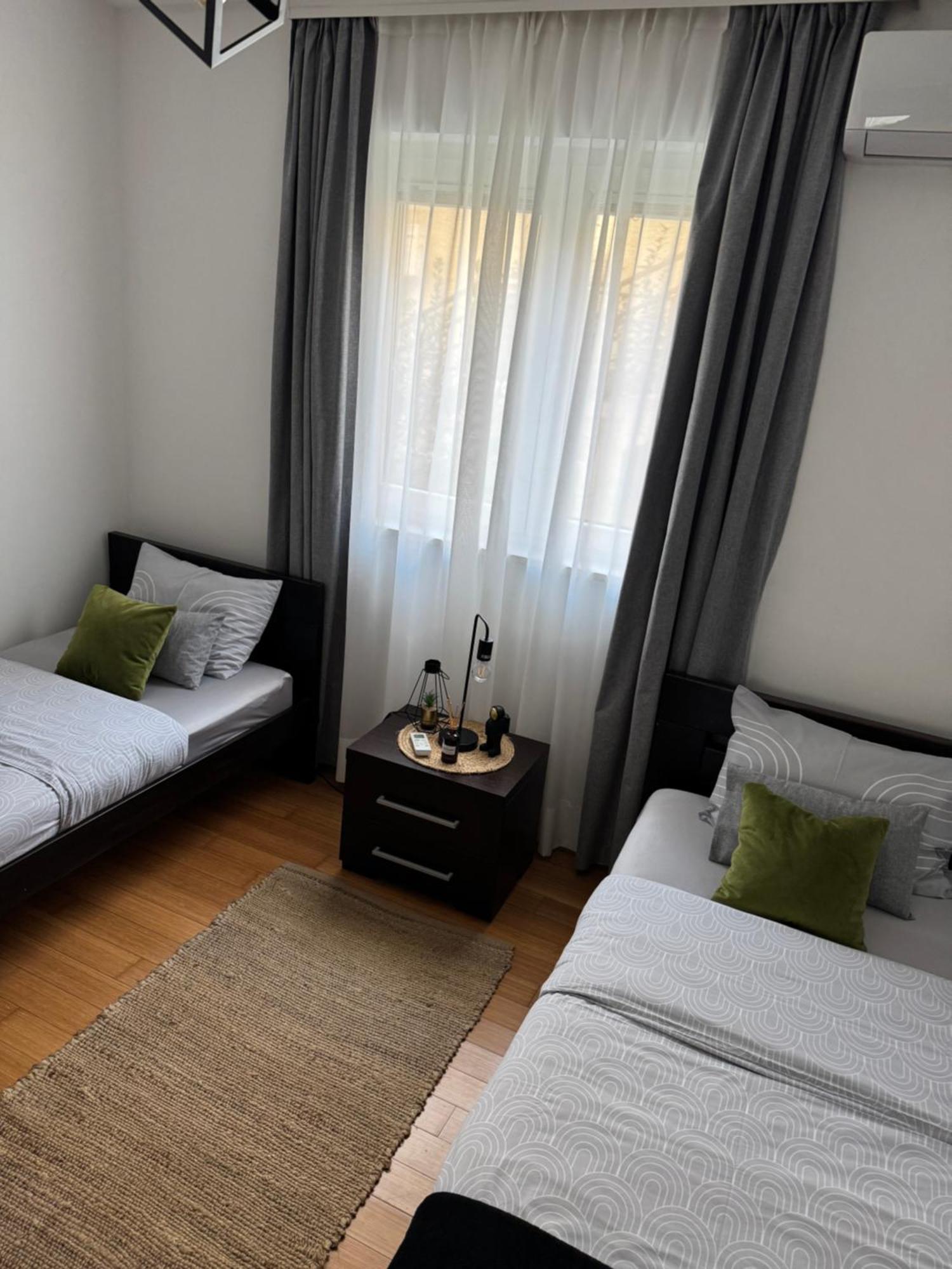 J&M Apartment Kotor Buitenkant foto