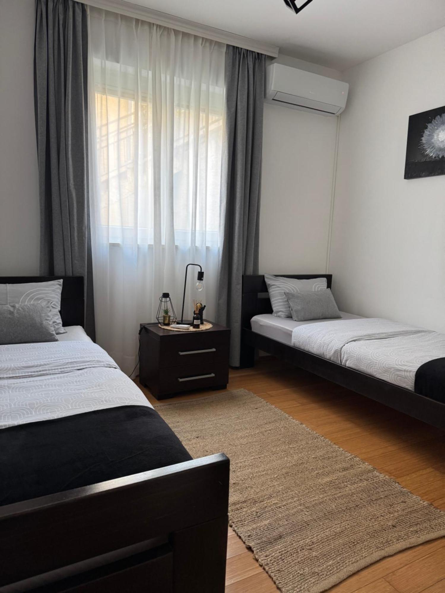 J&M Apartment Kotor Buitenkant foto
