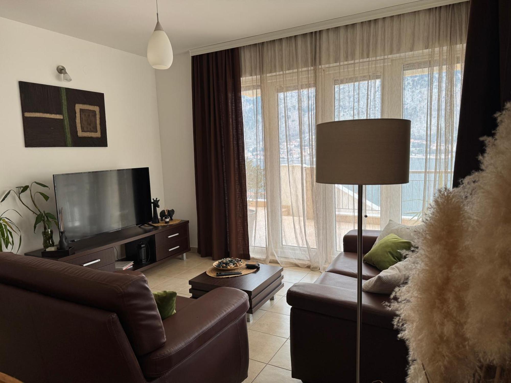 J&M Apartment Kotor Buitenkant foto