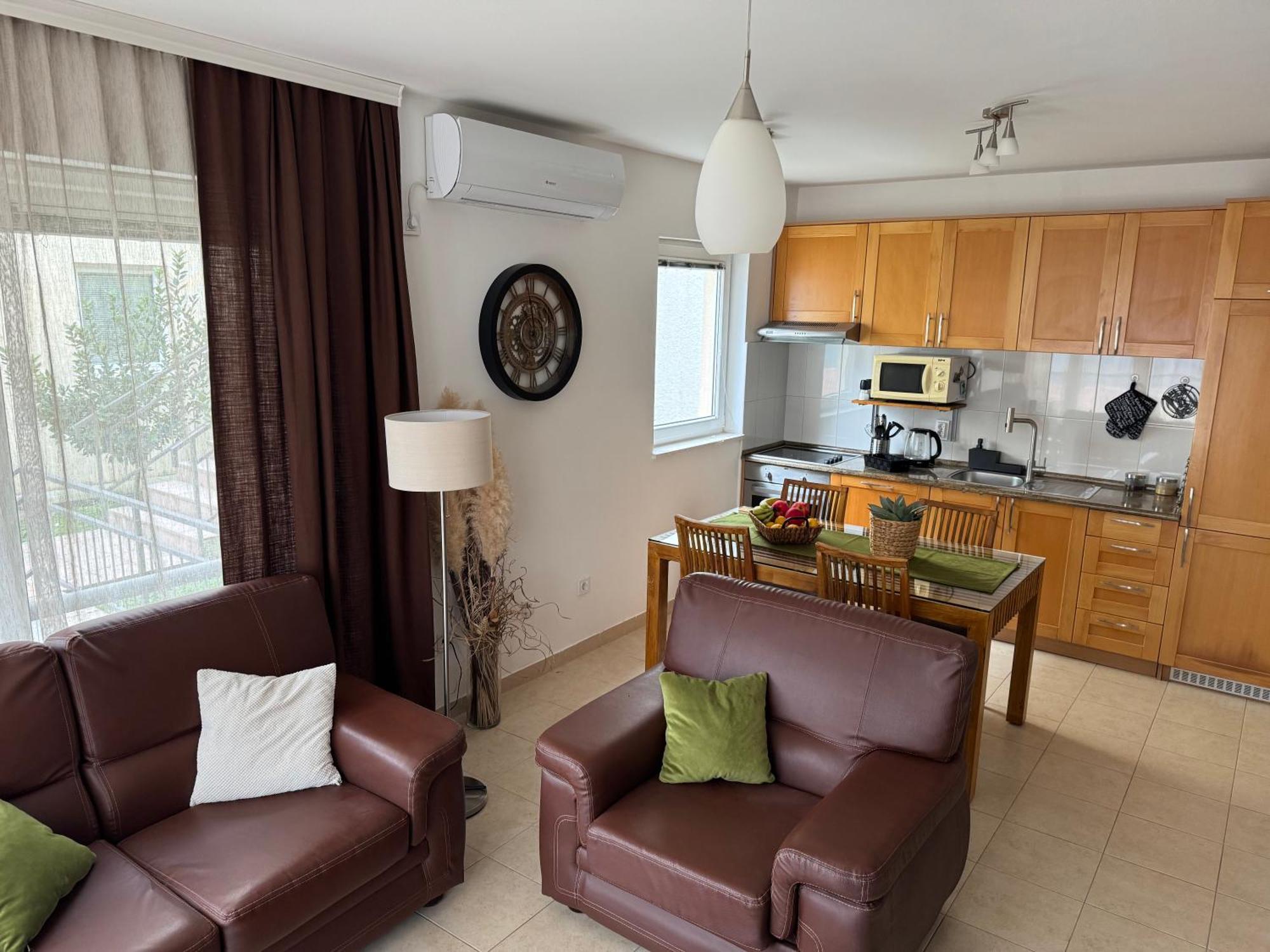 J&M Apartment Kotor Buitenkant foto